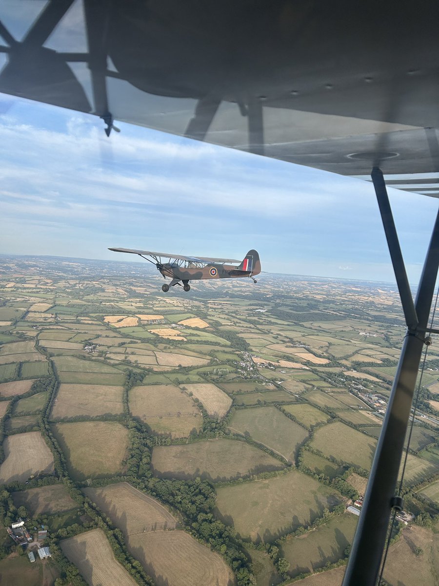 dragongirl94's tweet photo. Took cubby #home to #devon for the weekend. Pretty bumpy in the afternoon but a perfect evening for some #formation #flying https://t.co/ftEJXeUA2u