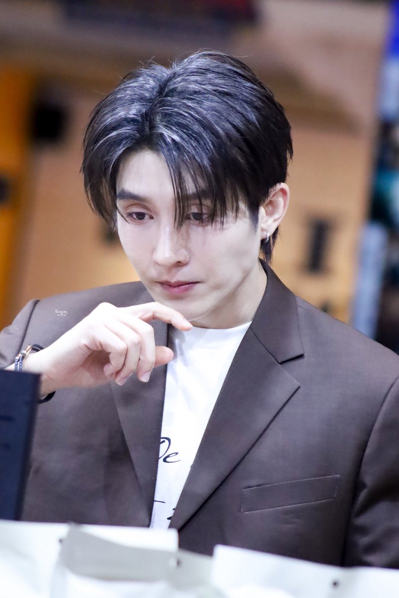 BabebiiPooh's tweet photo. หล่อนะนิ💗🤏🏻
#WEIBOGALA2026BOOTHVISITXBASVPR
#Basvpr
#WeiboCulturalCommunicationNightThailand https://t.co/I7kjOKilds
