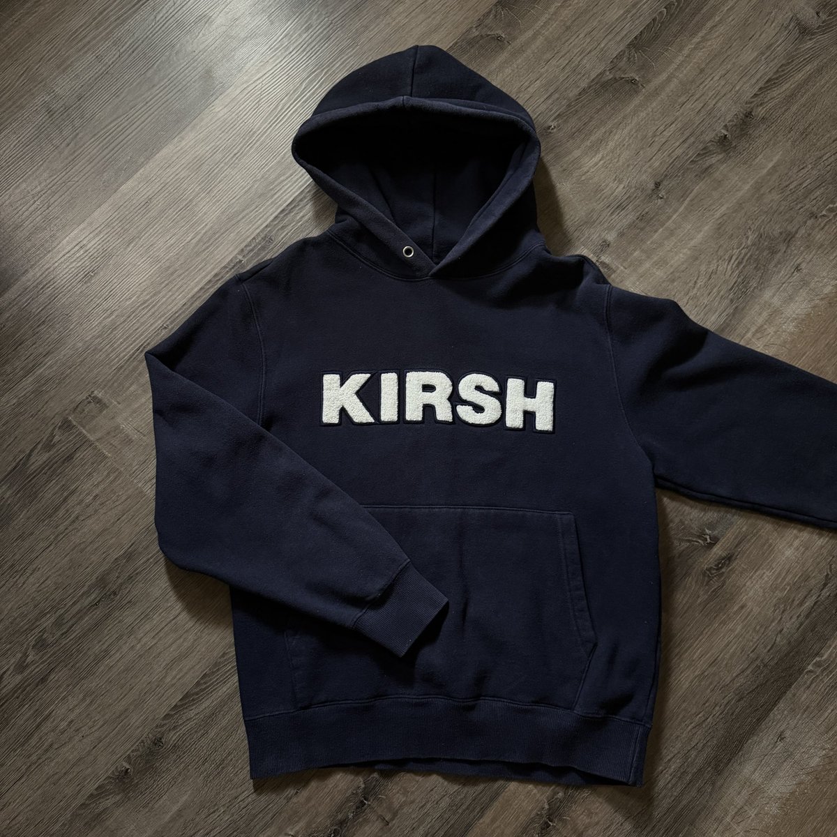3500000z's tweet photo. Kirsh hoodie navy เเบรน์เกาหลี มือหนึ่งแพงมากเลยๆๆ 
size 1 อก 44 ยาวจากคอเสื้อ 24
มือสองคับ สภาพดี ไม่มีตำหนิ https://t.co/MOutNuqeZo