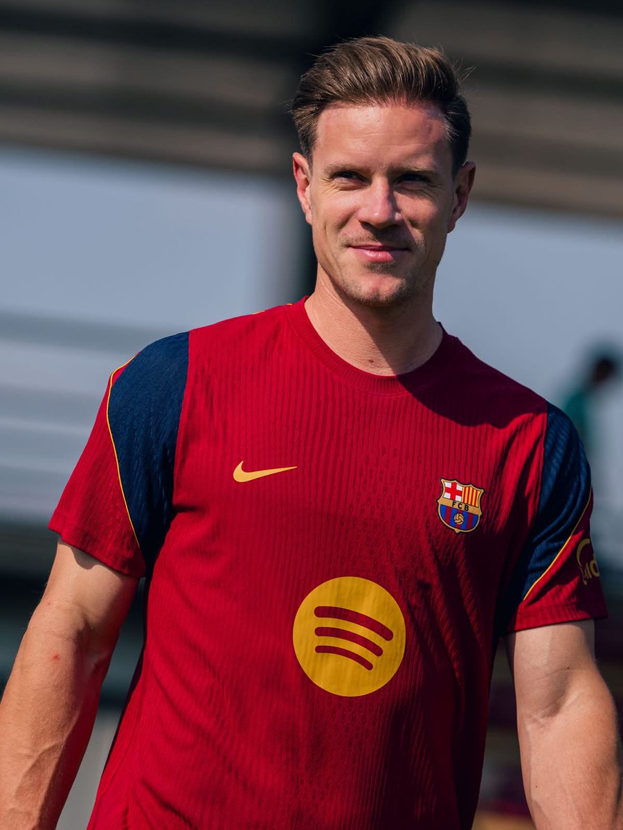 BukayoGunners's tweet photo. FC Barcelona and AFC Ajax have reached an agreement for the loan of Marc-André ter Stegen until 30 June 2027. 🔵🔴 https://t.co/2R57Vy4m2s