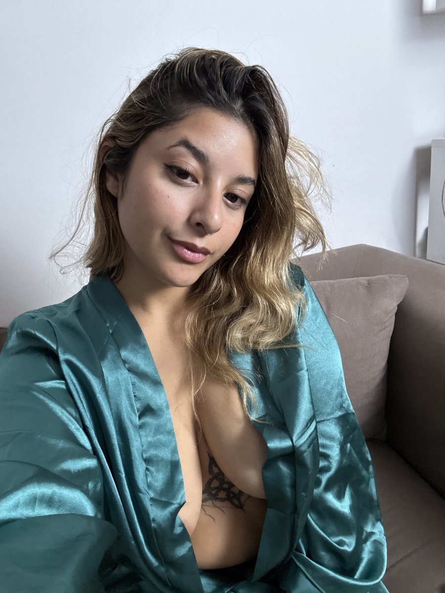 tabellerose's tweet photo. Mon loulou t'es là?       

Je peux venir t'embêter en privé ? https://t.co/TpJugJr1gB
