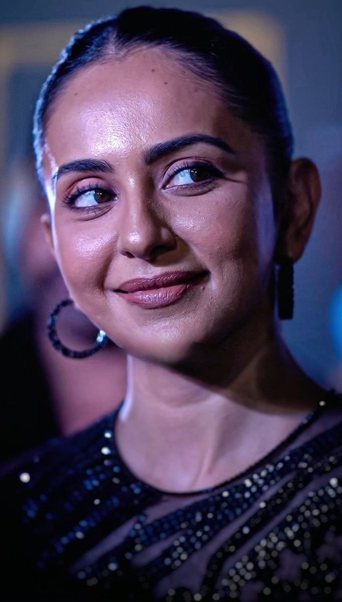 write2Kk9's tweet photo. #Rakul
Aa nose lips face ke lestundi https://t.co/2oLAhvYH1j