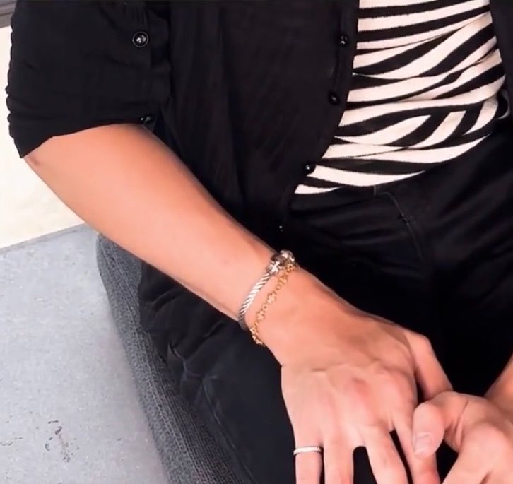 mln_bbang's tweet photo. jeonghan stays stacking the ch bracelet on his right wrist instead of wearing it alone on the left these days, does he think he's slick or something https://t.co/KdphEIZFnq