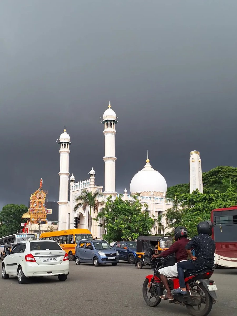 Gabbar0099's tweet photo. A Mosque in Kerala ❤️🔥 https://t.co/vBRPfVWbHQ