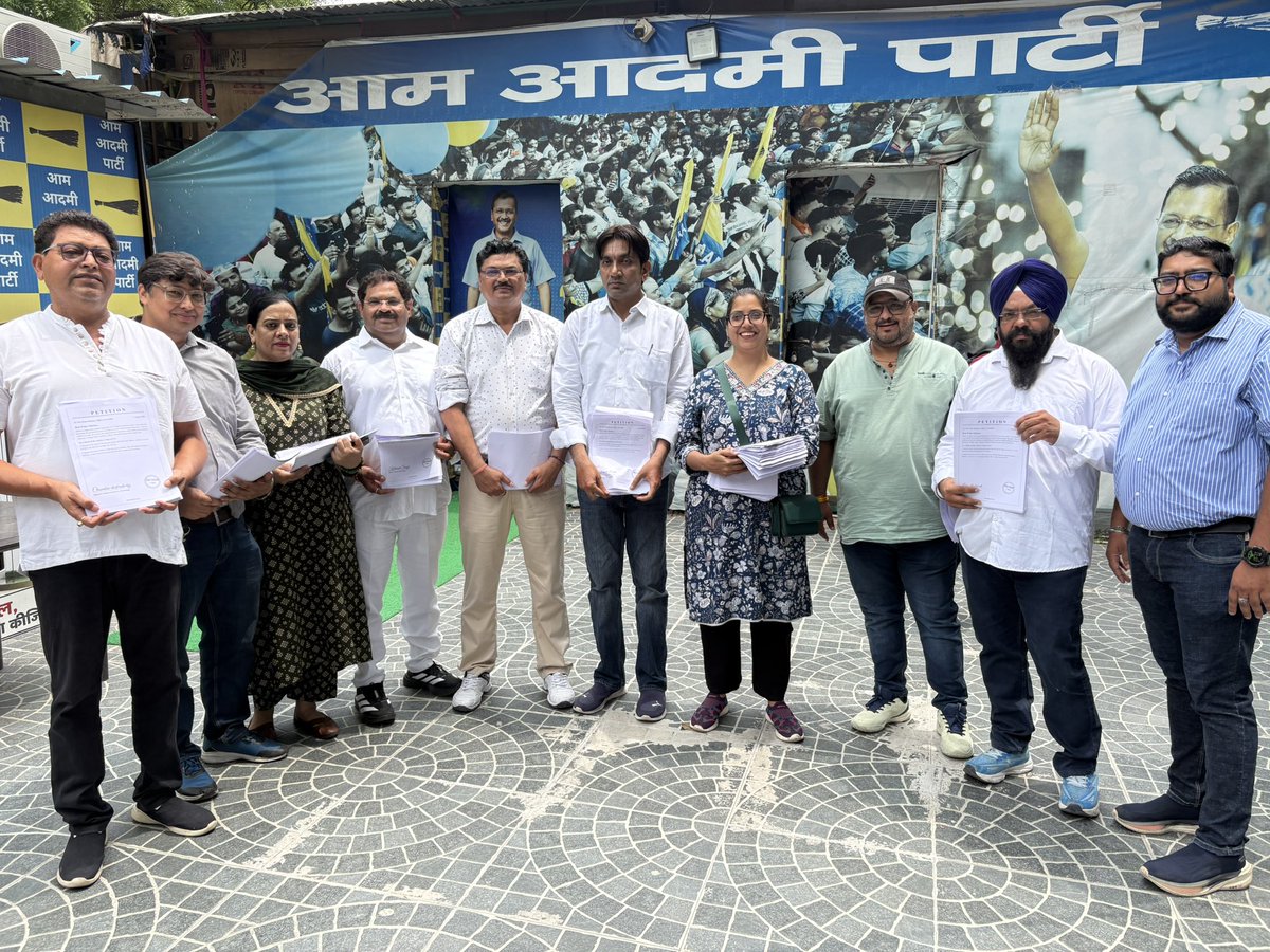AkashGupta235's tweet photo. E20 के विरोध में 2,30,000 से अधिक Petitions के साथ PM आवास तक मार्च | 

अरविंद केजरीवाल जी के साथ 
Aam Aadmi PartyAam Aadmi Party - Delhi https://t.co/kTsFWHxXMB