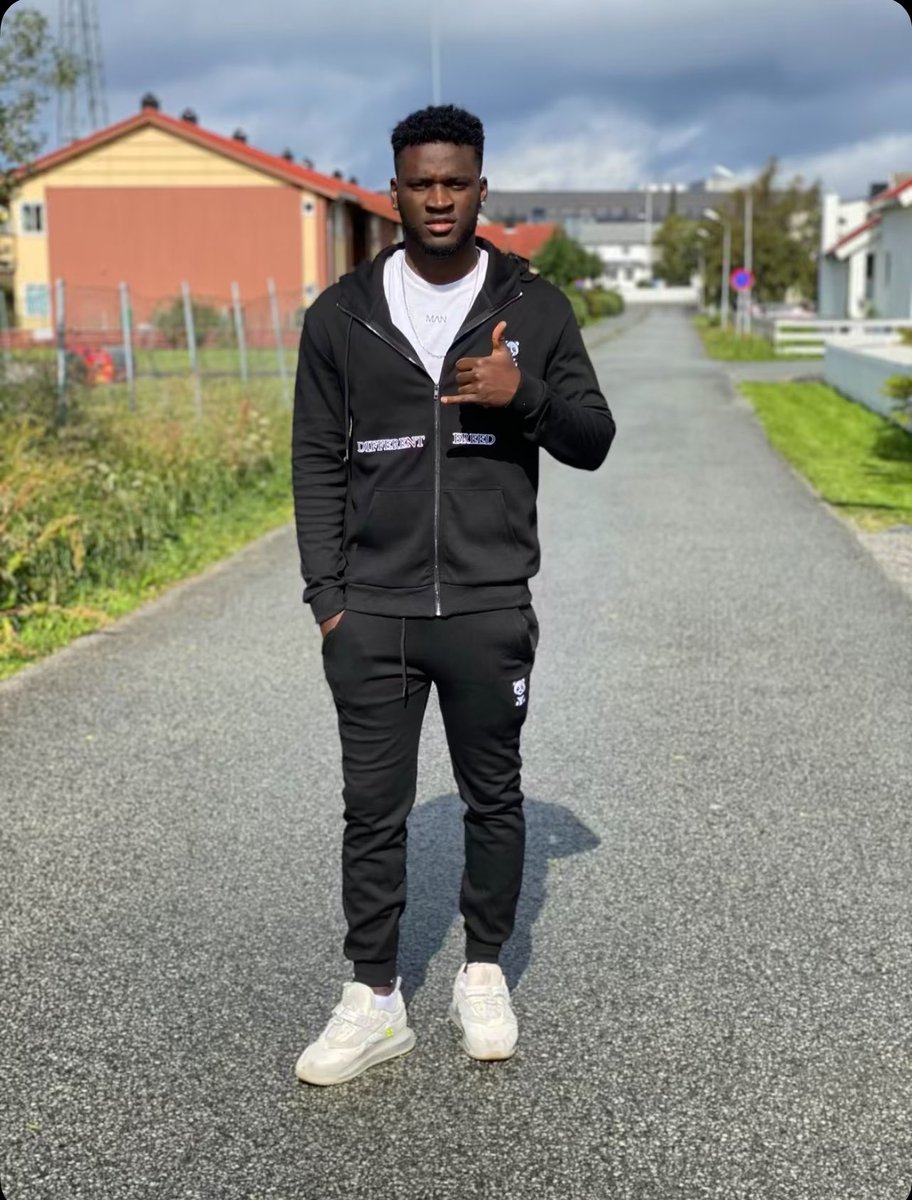 Vbonifacefan22's tweet photo. You don see a fine boy today ??❤️🥰 https://t.co/OXQWYqBywF