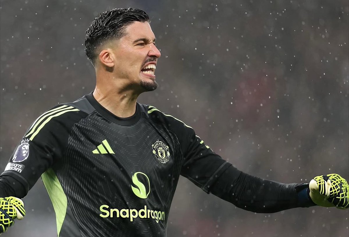 mufcMPB's tweet photo. 🚨 JUST IN:

Altay Bayindir is already in Vigo to carry out his Celta Vigo medical tests. #MUFC [@diarioas via @Sport_Witness] https://t.co/m3Zzj2UFh7