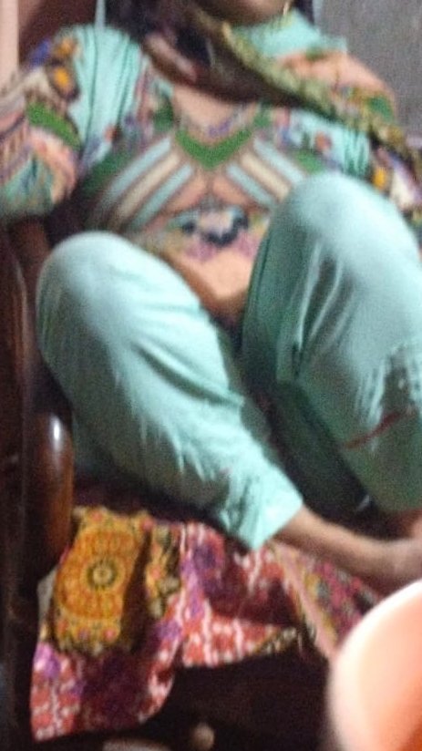 Eshmalgul's tweet photo. کبھی کبھار آپی کے پاؤں اور پنڈلیوں کی مالش کا موقع مل جاتا ہے۔ ایسے محسوس ہوتا ہے جیسے آپ ایک رس بھرے آم کا چھلکا اتار رہے ہوں اور اس کی خوشبو آس پاس پھیل جائے ۔۔۔ لیکن آپ اس آم کو نہ چکھ سکتے ہیں نہ کھا سکتے ہیں۔ https://t.co/gkG522QYHQ