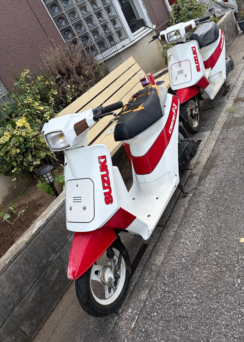 kohei_ganma's tweet photo. 友達のカ－ナf3に羽根と純正キ－と右サイドカウルが移植されました。かっこいい https://t.co/G7NXCkFN9S