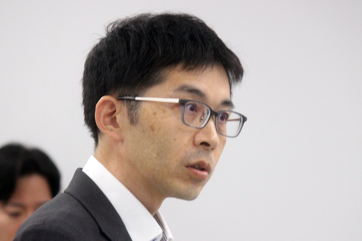 k_times_com's tweet photo. 新湾岸道路有識者委員会の第3回が、九段第3合同庁舎で開かれた。新湾岸道路の概略ルート・構造の検討に当たり、湾岸部・市街部双方へのアクセス性に配慮した新ルート案を打ち出した。高架構造を主体とし、「湾岸部を通る道路」および国道と並行する「自動車専用道路」を新設するもので、概算約1兆円。 https://t.co/NI6ZIUBCts