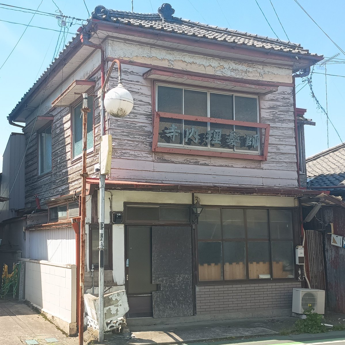 OL_DRIVER's tweet photo. 理髪店ではなく、理髪師と看板に掲げられています
#栃木市 https://t.co/GLqXEdRVgK