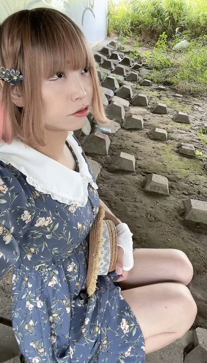 bondemuni's tweet photo. 河原の女装男子👒 https://t.co/nC3PRvGfAD