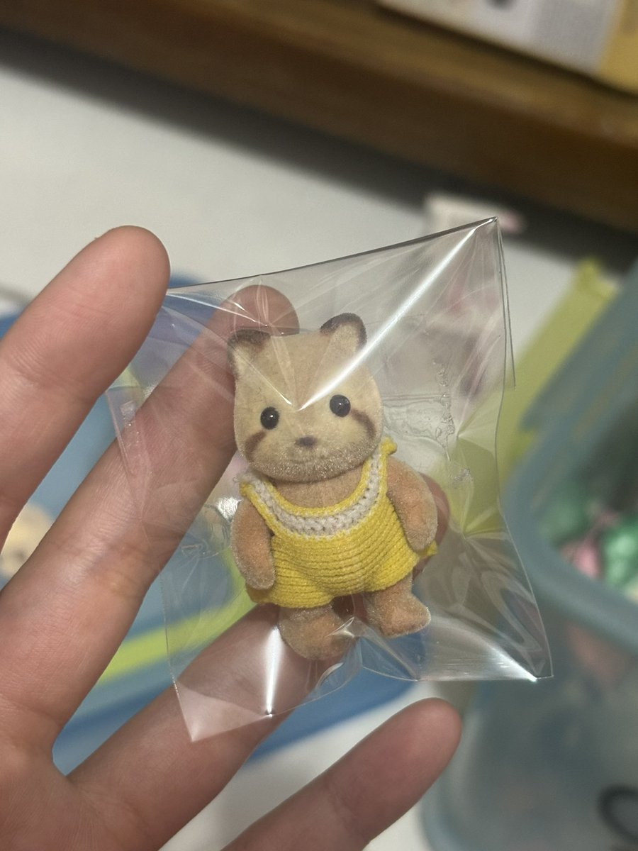 cabbagecolee's tweet photo. WTS sylvanian families evergreen bear and murberry racoon (rare)

offer kalau cocok angkut https://t.co/aGcV6K78UA