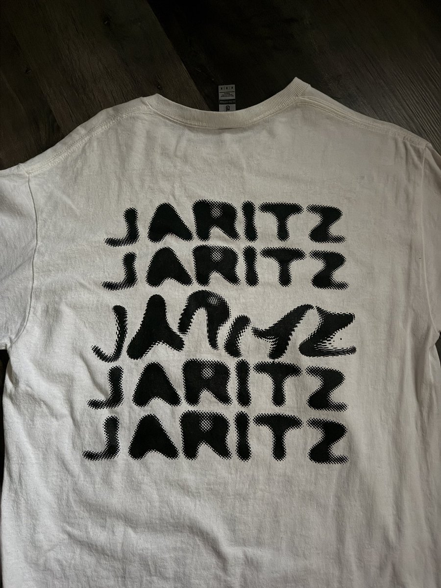 3500000z's tweet photo. เสื้อยืด jaritz brand วงไทย ไม่เคยใส่ 
price 150 รวมส่ง
size m อก40 ยาว26 
สวยน้า เท่สุดๆๆ ใส่เก๋ๆ https://t.co/kW3XzfkUnH