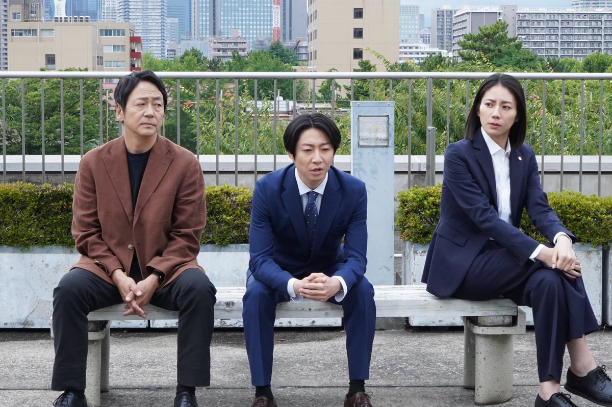 oricon's tweet photo. 大森南朋×相葉雅紀×松下奈緒
ドラマ『大追跡』シーズン2🚨
⠀
SSBC強行犯係 vs ネット特定班で大炎上🔥
大森“伊垣”のデカ目AI加工
相葉“名波”マウントに注目！
⠀
✍️第3話あらすじ
https://t.co/A7jPOpxGCd
⠀
#大追跡 https://t.co/DywYV2xAvL