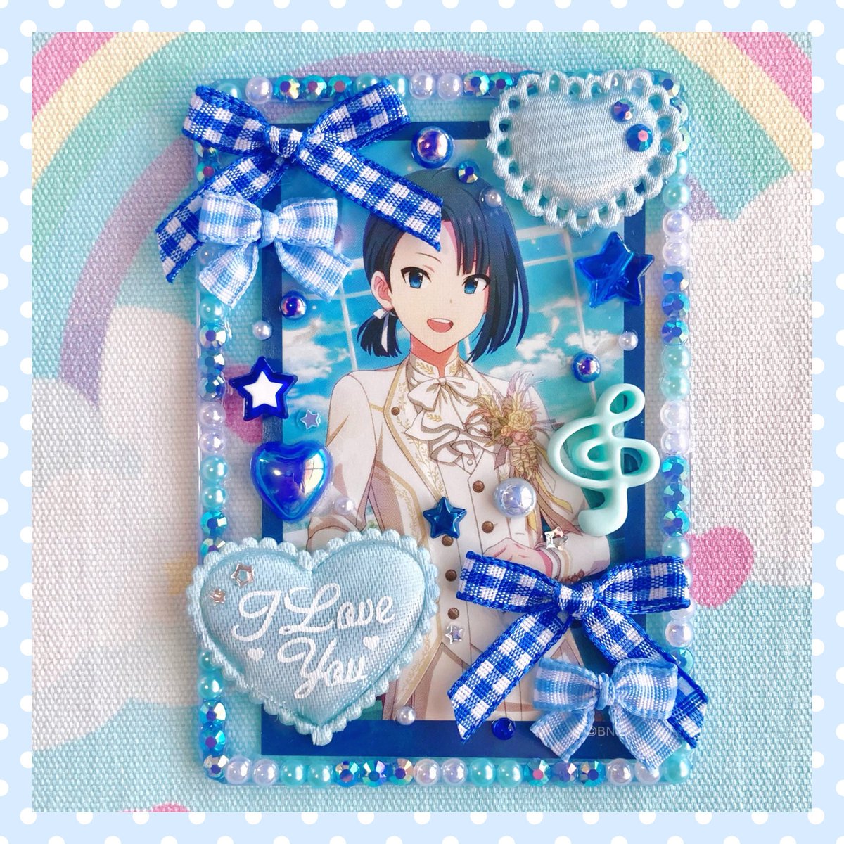 tama_deco's tweet photo. ·̇·̣̇̇·̣̣̇·̣̇̇·̇ ୨୧⊹︶︶︶⊹︶︶︶⊹︶︶︶ ⊹︶︶︶⊹ ୨୧ ·̇·̣̇̇·̣̣̇·̣̇̇·̇ 

⟡.*
🩵💙水色×青の爽やかキュートなトレカデコᕷ*.°
神楽麗くんに試着してもらってます🎻🕊♬ੈ⟡

 #デコケース  #ハンドメイド  #硬質ケースデコ https://t.co/vCzaTjeqBp