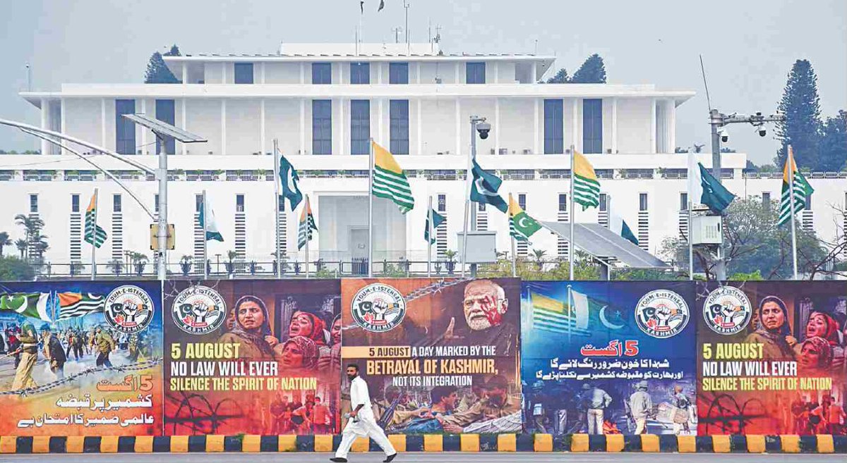 TheFarhanAKhan's tweet photo. Islamabad: Displays expressing support for the population of Indian-administered Kashmir have been installed outside the President's House in Islamabad, featuring flags of Pakistan-administered Kashmir alongside the Pakistani flag. The national display marks the annual August 5 observance against India’s 2019 decision to revoke the special status of Jammu and Kashmir. Photo:Online