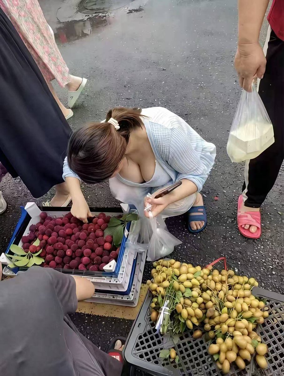 Asmr199712's tweet photo. 这个季节还有杨梅吗？ https://t.co/llrPXrJC8D