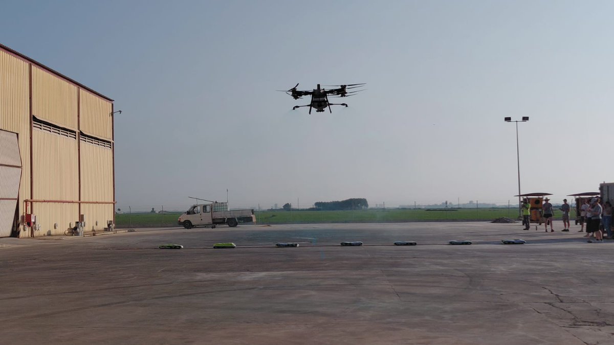 GVAivia's tweet photo. 🌾 El pasado 30 de julio, la Unidad de Agroingeniería de @GVAivia llevó a cabo en la Cooperativa Unión Cristiana de Sueca ensayos de caracterización de la pulverización mediante un 🛩️ #dron, con el objetivo de optimizar la aplicación de productos #fitosanitarios en arroz. https://t.co/Dp4wLYDSRp