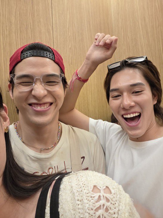 mutexpnd's tweet photo. วันนี้เก็บห้อง เห็นสิ่งนี้ในกระเป๋าคุณยาย ท่านบอกสมัยนั้นคู่นี้หวานมาก https://t.co/pHuAk439H2