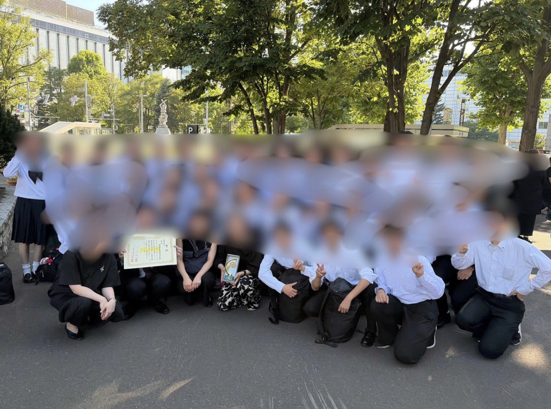 satsukitachor's tweet photo. 本日行われたNHK全国学校音楽コンクール道央地��大会に出場し、見事！！ゴールド金賞🥇を頂くことができました✨️

これにより、9月5日に行われる北海道ブロックコンクールへの出場が決定しました！

今のメンバーで歌える本番の数が増えてとても嬉しいです！

これからも応援よろしくお願いします🔥 https://t.co/wqgeTDRPGu