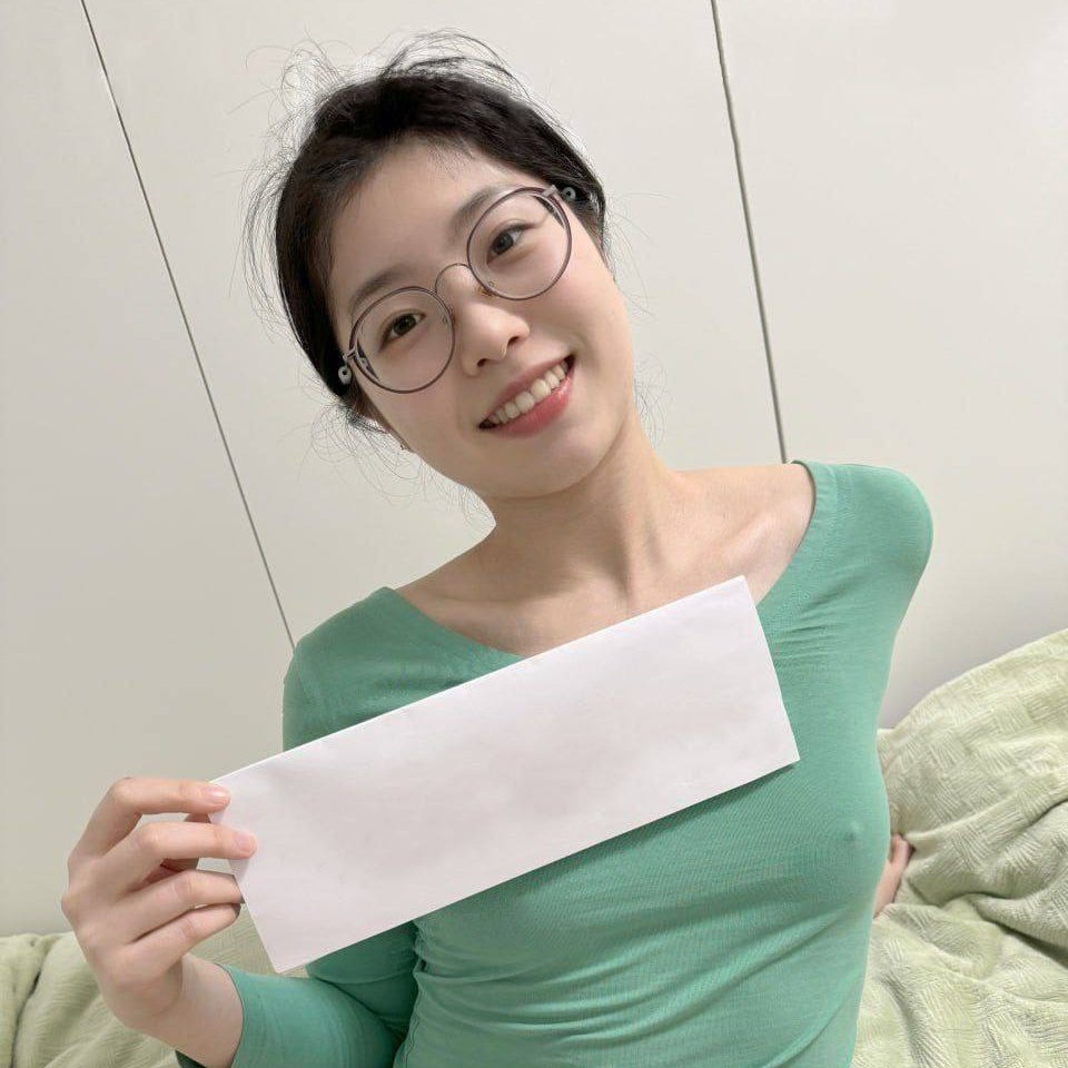 Britvasion2's tweet photo. 【秦嘉倪】秦嘉倪最新私密合集来袭！这波完全是画质天花板级别的视觉盛宴，每一帧都能让你瞬间沦陷。顶级身材搭配极度诱惑的氛围感，这种程度的冲击力真的很难不心动，收藏级资源手慢无，错过真的要等一年！🔥

完整合集链接↓
https://t.co/P0fQOfRhcM

#福利姬 #秦嘉倪 #秦嘉妮 https://t.co/BlgVxbBg18