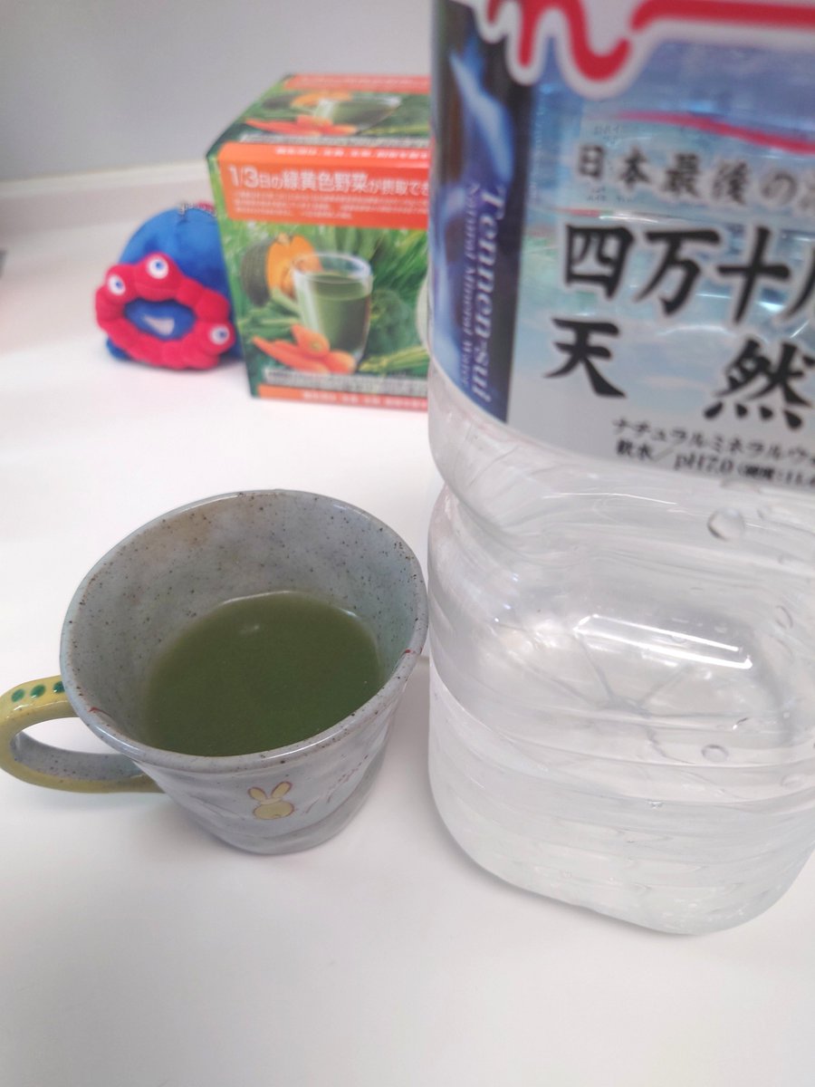 january12271's tweet photo. 【優待到着】
✅️クオールホールディングス
✅️100株で3,000円相当の健康食品等

今回、初めていただきました、ありがとうございます🙇

一人モンぼっちで野菜不足になりがちなので、緑黄色野菜青汁を選択🙂

早速飲んでみましたが、スッキリした味でとても飲みやすかったです😊
#株主優待 https://t.co/PwXDgACyRl
