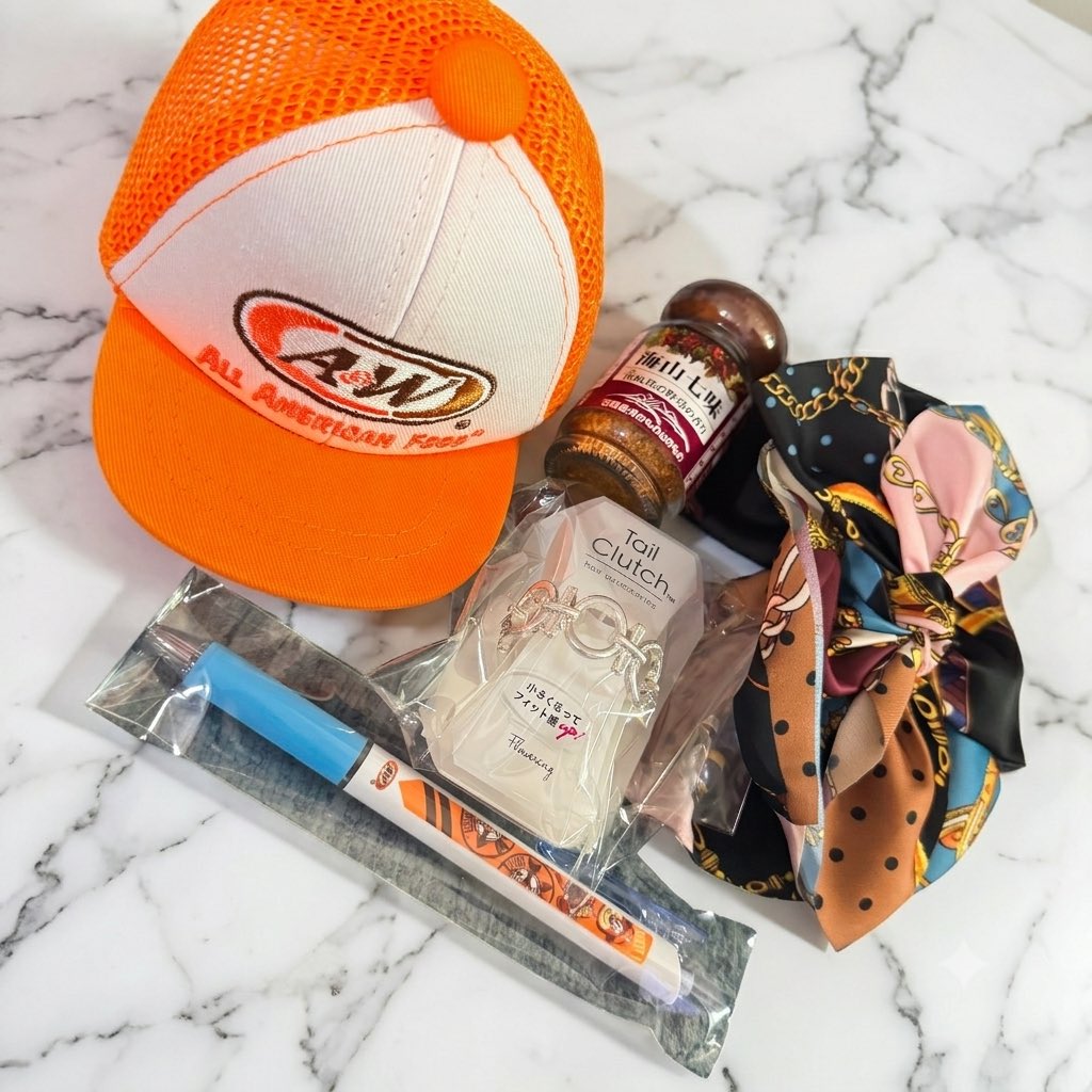 nyama_345's tweet photo. 誕生日プレゼントと沖縄のお土産いただいた！
いつもありがとう👯‍♀️
髪につけるの欲しかったから嬉しい～～ https://t.co/HH7hrR7lBa