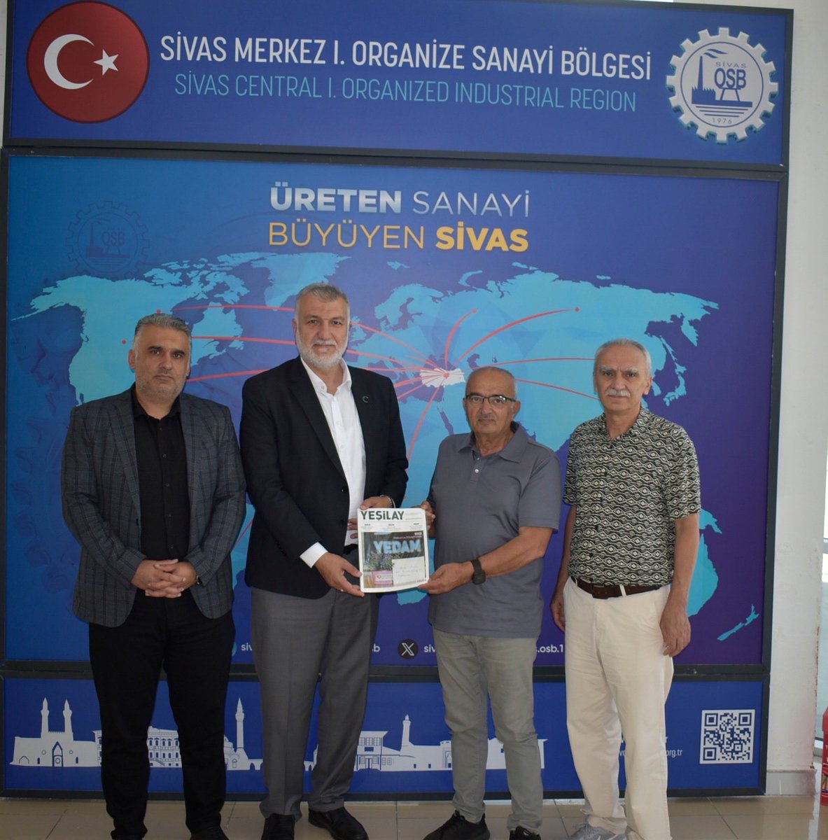 SivasOSB's tweet photo. Yeşilay Şube Başkanı Halit Köksal ve Yeşilay Denetim Kurulu Başkanı Ahmet Şener, Sivas-Merkez 1. Organize Sanayi Bölgesi Yönetim Kurulu Başkanımız İsmail Timuçin ve Bölge Müdürümüz Adem Kehci’yi ziyarette etti. https://t.co/EDNpv1L4a7