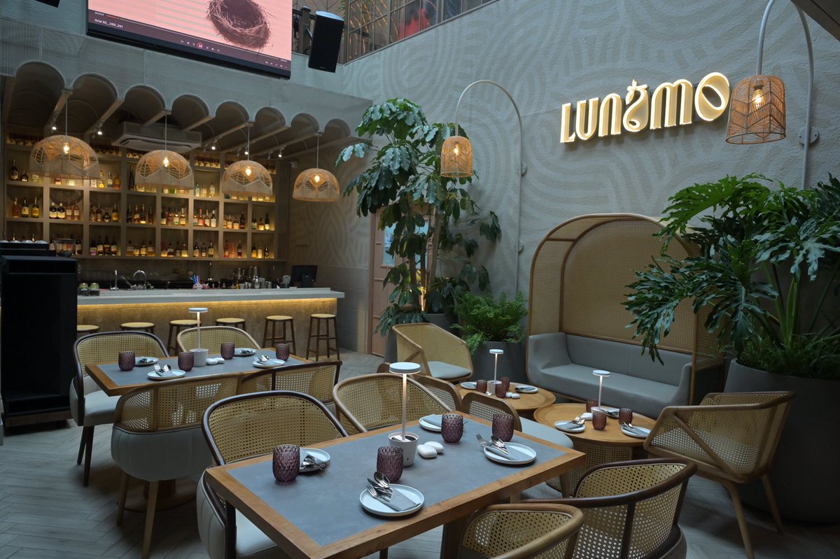 veddiwan's tweet photo. Lunaamo, Kolkata — all hype, very little substance.

• Berry Iced Tea tasted synthetic. When questioned, the bartender said they use artificial/synthetic flavouring rather than real fruit flavours.

• Roast Baby Potatoes served without any dip or condiment.

• Water kept dripping from the ceiling. We changed tables 3 times before finally leaving.

• Second-floor guests are seated beside commercial refrigerators and operational equipment, making the dining area feel more like a service/storage space than a premium restaurant.

• On a Monday, almost every pizza was “sold out”—only the Classic Margherita was available.

I had even requested a friend to arrange a reservation because of the hype.

Shivangi, the manager, was informed of every issue.

Premium prices deserve premium standards—not marketing.

@fssaiindia @jagograhakjago @kmc_kolkata  @OfficialNRAI 

#Kolkata #RestaurantReview #FoodSafety #ConsumerRights #FineDining #Hospitality
#lunamo