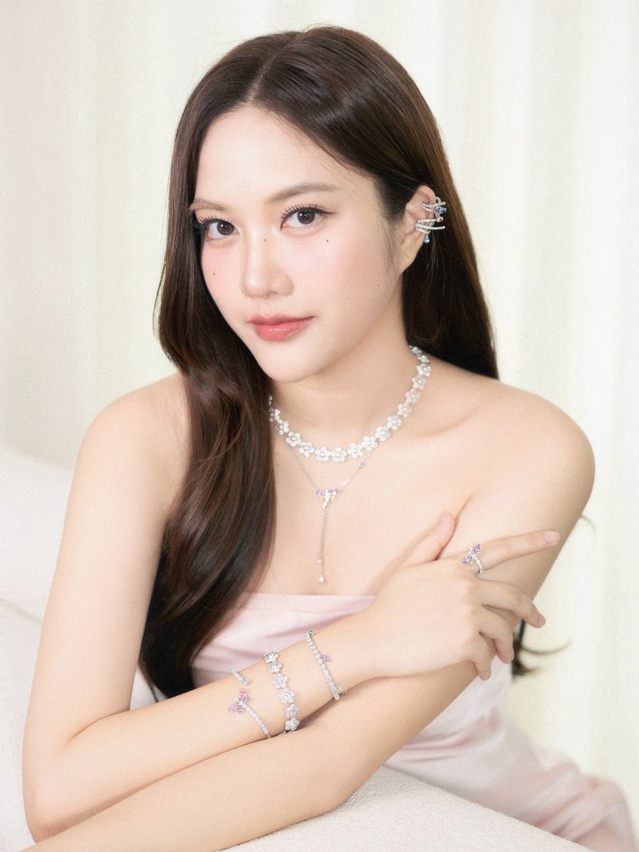 KaidaoForFB's tweet photo. ฟรีนกับ เครื่องประดับจาก @swarovski สวยมาก 😍

วันแม่ปีนี้ เลือก Swarovski แบบฟรีนกันค่ะ 🥰

@srchafreen 

#srchafreen
#Swarovski https://t.co/2rorL6R9dP