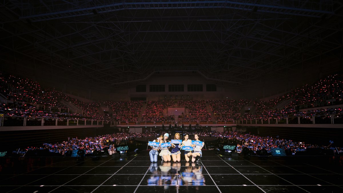 RVsmtown's tweet photo. Red Velvet FAN-CON [ A Day in Red &amp; Velvet ] with ReVeluv 🩷💛💙💚💜

#RedVelvet #레드벨벳
#RedVelvet_ADayinRedandVelvet
#RedVelvet_FANCON https://t.co/jp62SWrMUi
