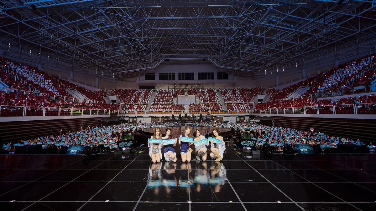 RVsmtown's tweet photo. Red Velvet FAN-CON [ A Day in Red &amp; Velvet ] with ReVeluv 🩷💛💙💚💜

#RedVelvet #레드벨벳
#RedVelvet_ADayinRedandVelvet
#RedVelvet_FANCON https://t.co/jp62SWrMUi