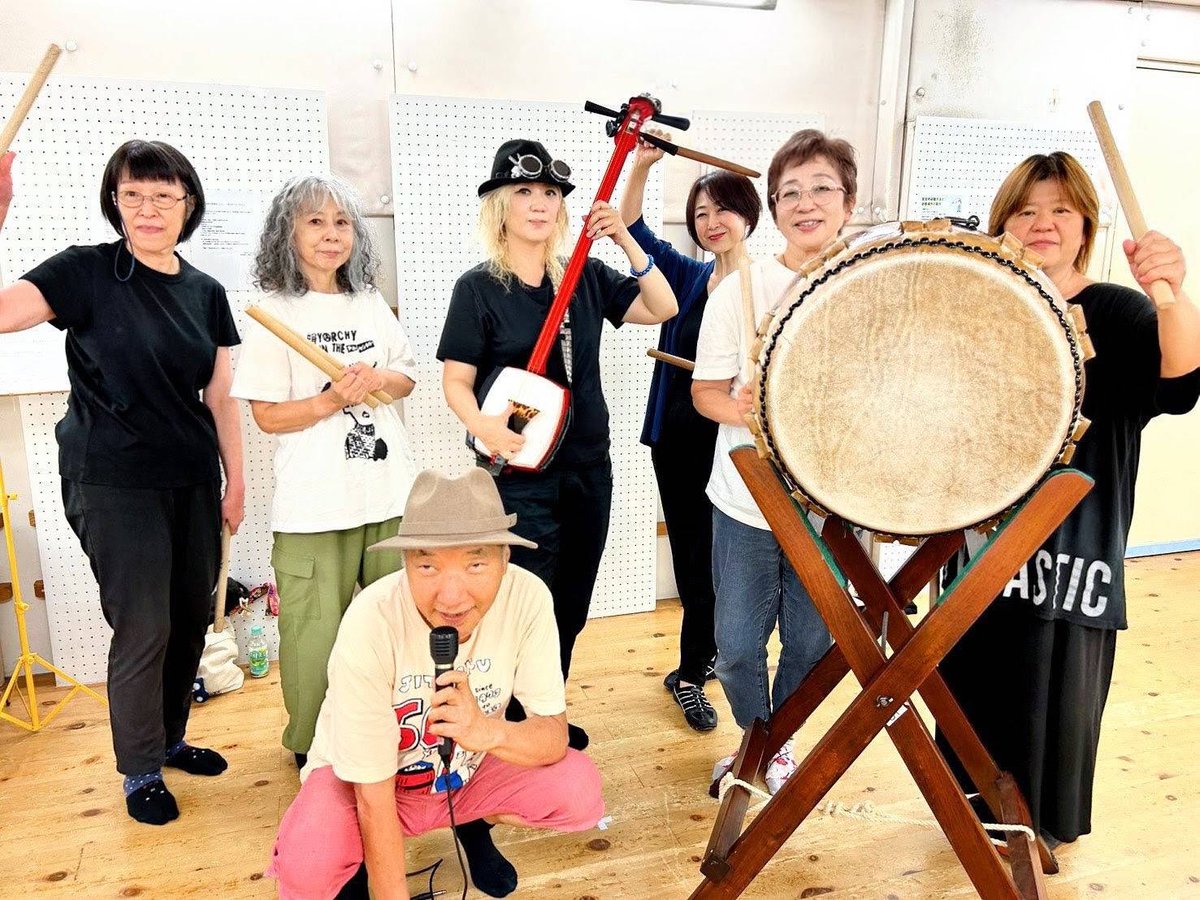 live_coyote's tweet photo. 8月15日（土）の京都大宮
Live　Coyote盆Danceの
和楽器生演奏メンバーの
チームよっこさん、
今回の民謡唄い手のお一人
バンヒロシさんと、太鼓センターにて初リハ✨️当日本番は、まだメンバー増えま〜す🎵

#和太鼓　#太鼓センター　#京都盆踊り　#BonDance #四条大宮 https://t.co/5L0xujb9Yl