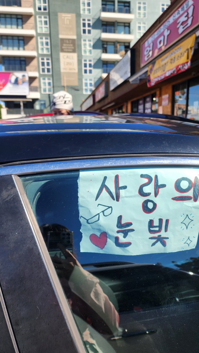ayohoesh's tweet photo. dino mentioned working on some songs during _NEW US world tour. I cant help but think that maybe he saw my sign and felt a little bit of encouragement. even if a little 🥹😎❤️ https://t.co/EdBIXtSSN7
