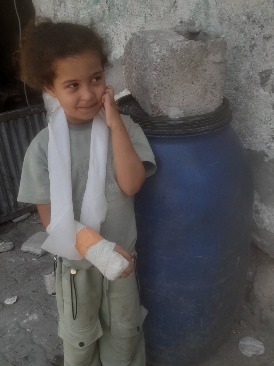 heba_ahmd1986's tweet photo. My niece, Tulin, fell and broke her leg while fetching water for us. Her father, who has special needs, suffers from a mobility impairment in his upper and lower limbs and is unable to meet the needs of his children and his home. 
https://t.co/QRHBTqemfN https://t.co/dd7yfuKGNN