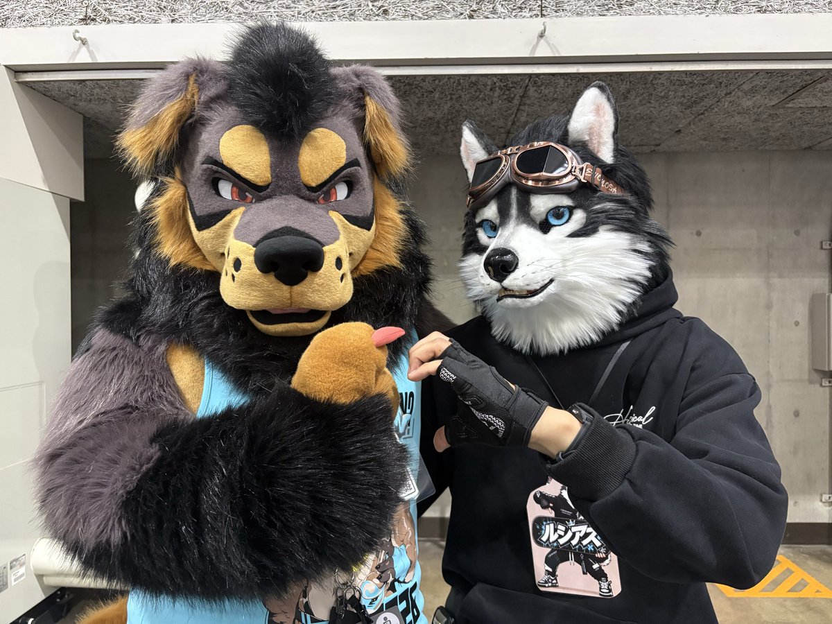 ShortTale_beast's tweet photo. 次回は参加者といろんな2人ポーズをたくさん撮るのが目標

その際はみなさんお相手お願いします🤲
(例:アイドルとオタクの撮影会) https://t.co/Ew42ruTDlJ
