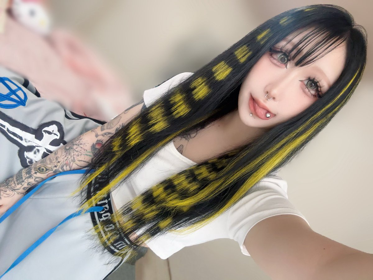 pipipin07's tweet photo. ド派手に生きるぜー🖤💛 https://t.co/60l0qkv1pF