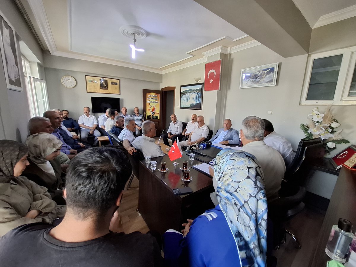 AKPartiMuradiye's tweet photo. İlçe Başkanımız Sn.  @KutbettinDrmz65'ın riyasetinde İlçe Danışma Meclisi toplantımızı İlçe Koordinatörümüz Sn. @abdulkerimince4'in katılımlarıyla gerçekleştirdik.
@ArvasAbdulahat @Recep_ayd25 @AK_PartiVan https://t.co/sKffAJ1biP