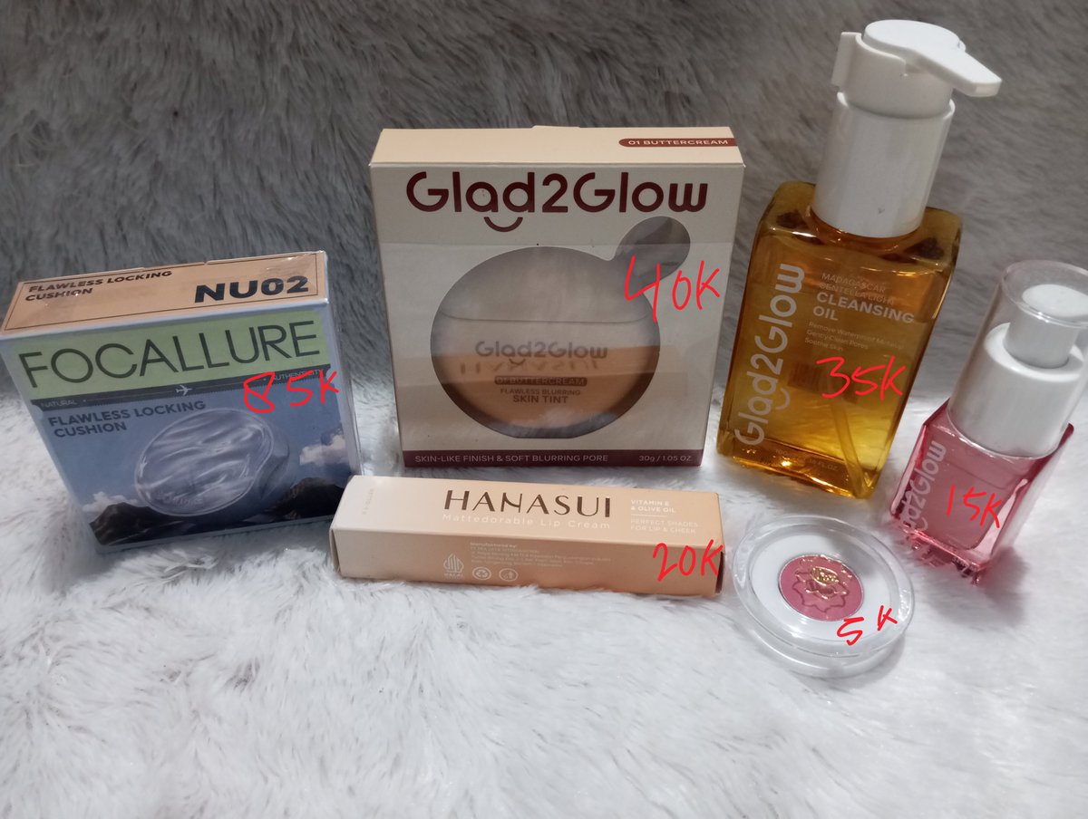 kimyerhm2's tweet photo. Wts want to sell

» Cushion focallure shade NU02 new segel
» skintint g2g shade 01 buttercream isi 99% cuma nyoba dikit keterangan di aku
» Cleansing oil g2g isi 85-90%
» serum pink g2g isi ±90%

Price on pict

Avail co oren with admin 18%
(Bisa split pay biar admnya gak besar) https://t.co/h2EkAzdZ3P