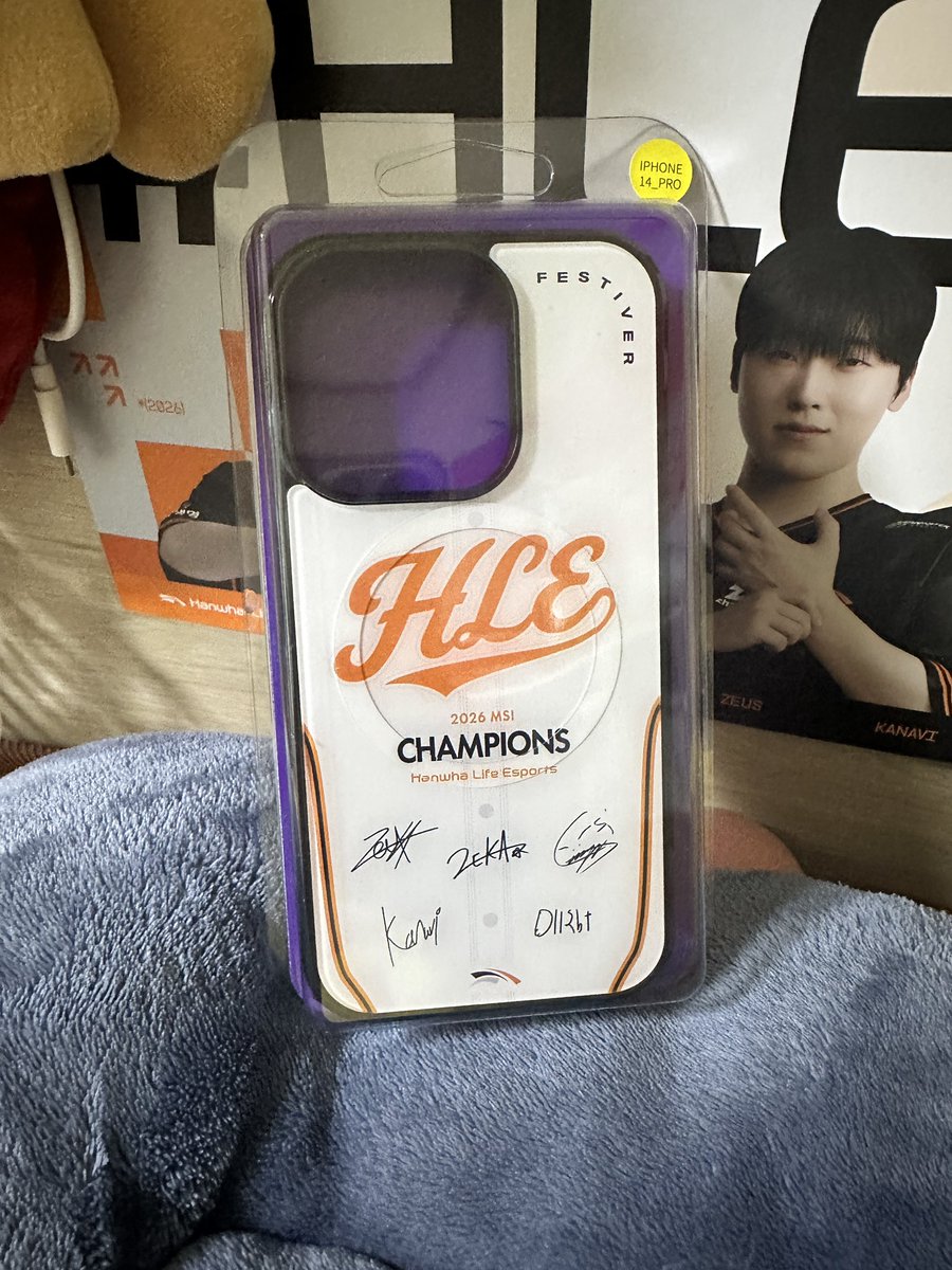 mdluv_v's tweet photo. 다들 사셨나욤 MSI 우승뽕 꺼지기 전에 머라도 빨리왔으면 좋겠다 싶었는뎅 폰케이스 끼고 어깨뽕 좀 키울람니다 ㅜ  는 윌비플레이에 30얼마 지른 사람,, https://t.co/hK9WZpQR2K