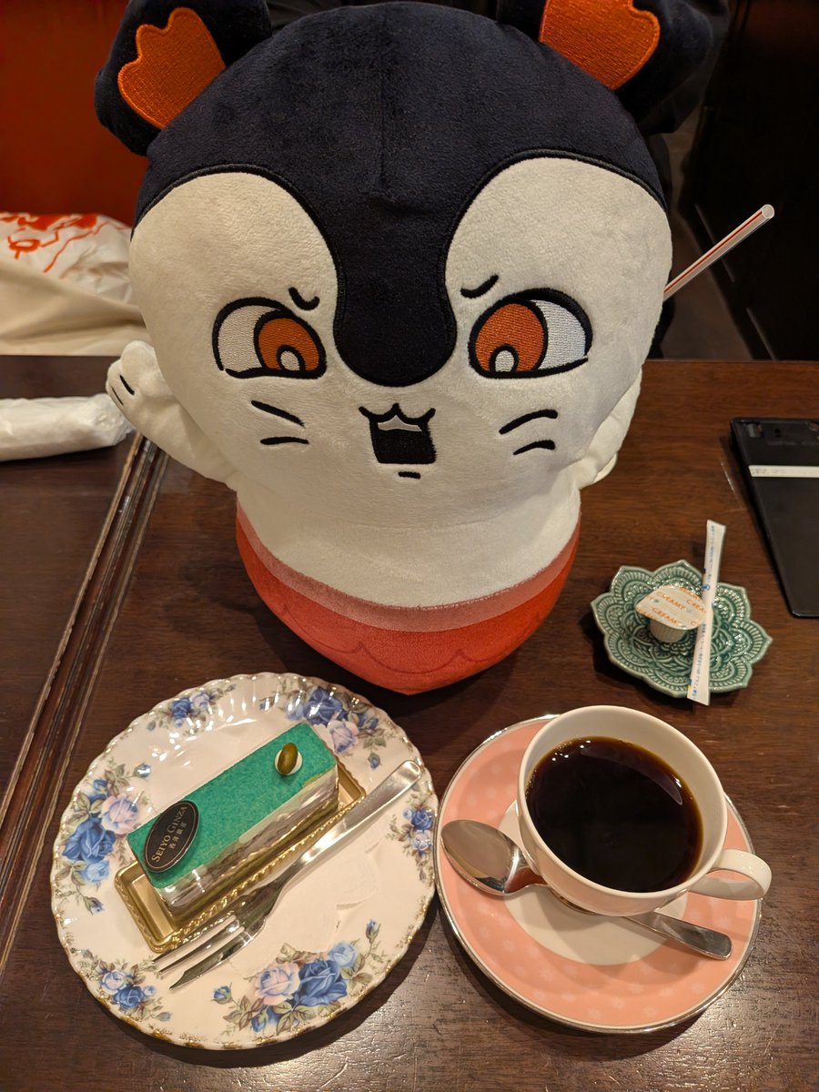 cleveryashina's tweet photo. にわか知識でちいかわ映画観に行ってセイレーンちゃそに心奪われてしまいゲーセンでぬいぐるみを獲得しました🥹おこ顔♡ https://t.co/o4aLdhuqde
