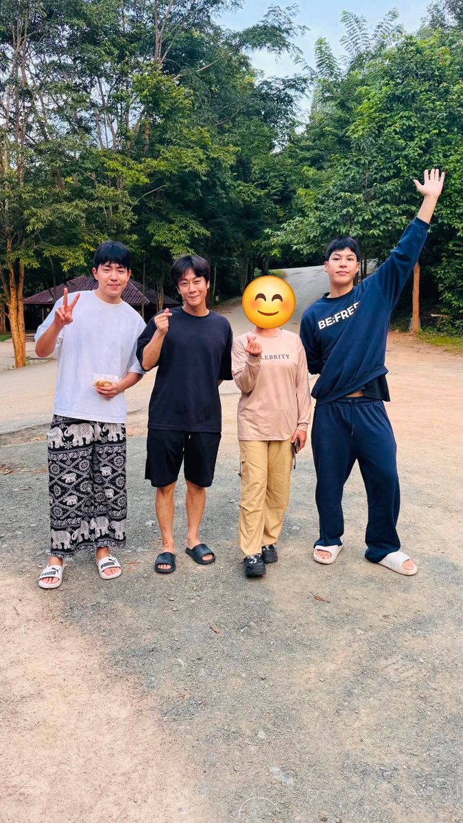 Eedie_Brownie's tweet photo. คัลแลนตาตุ่ยมากเพิ่งตื่นนอนสินะ🤣ละใส่ชุดนี้น่ารักกกกก

Cr.📷jikon foto https://t.co/eJ4nM14llt