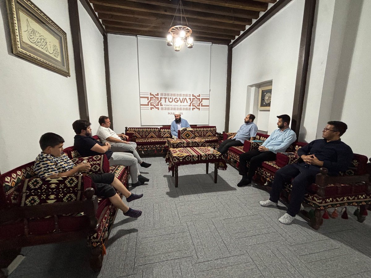 tugvamalatya's tweet photo. TÜGVA Malatya olarak gerçekleştirdiğimiz Riyâzü’s-Sâlihîn dersinde; hadis-i şerifler ışığında gönüllerimize dokunan verimli bir buluşma gerçekleştirdik.

Manevi iklimimizi güçlendiren programımıza katılım sağlayan tüm kardeşlerimize teşekkür ederiz.
#tugvamalatya https://t.co/KZsEEAqLQi