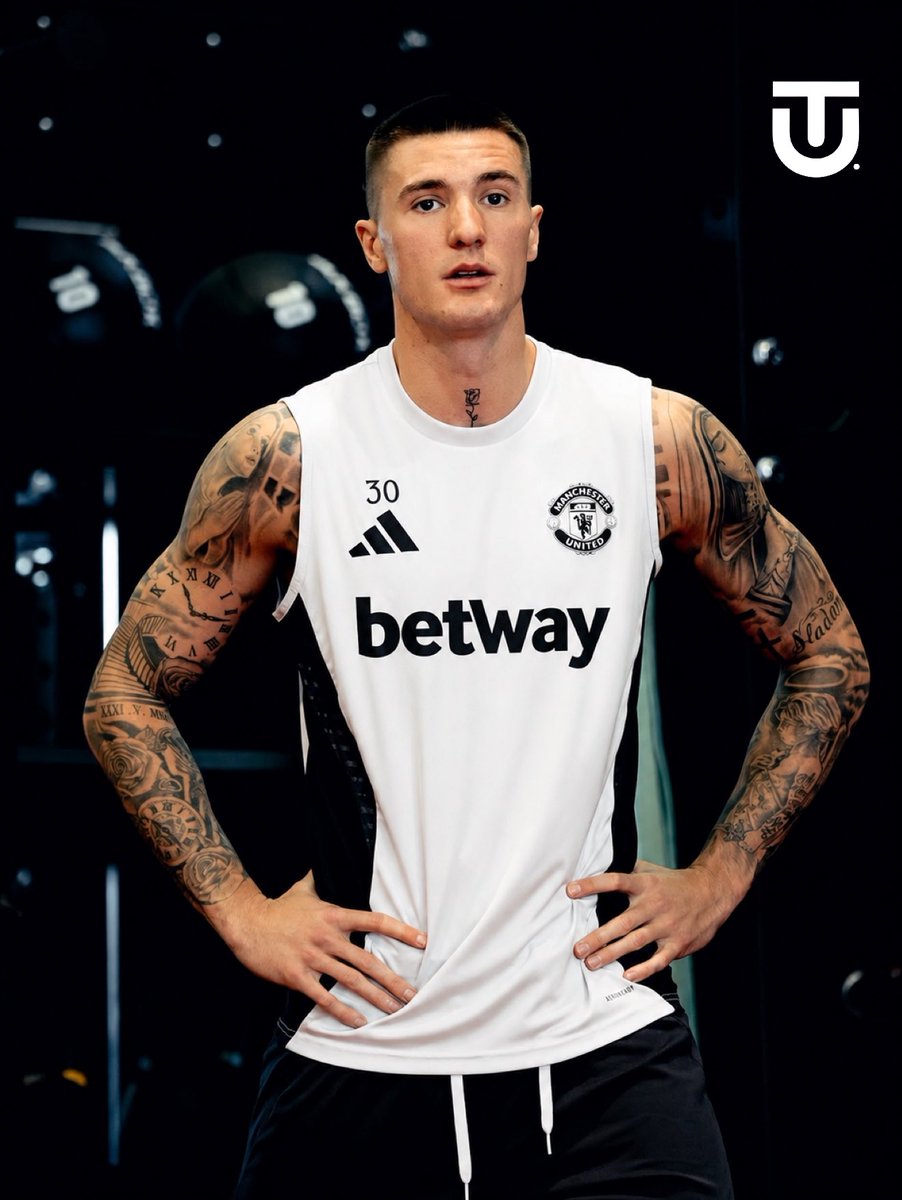 Utdtruthful's tweet photo. 🚨 𝐂𝐎𝐍𝐅𝐈𝐑𝐌𝐄𝐃! United announce a new £20m-a-year deal with Betway as the club’s training kit sponsor and global betting partner.

Claimed to be the biggest standalone training kit or shirt sleeve deal in world football. #MUFC [@MailSport] https://t.co/8Ir4jqtTCC