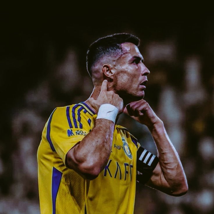 CristianoXtra_'s tweet photo. Cristiano is right-footed yet he ranks 4th on the list of top 5 left-footed goal scorers in history. 😳 https://t.co/D3dyR36j0o