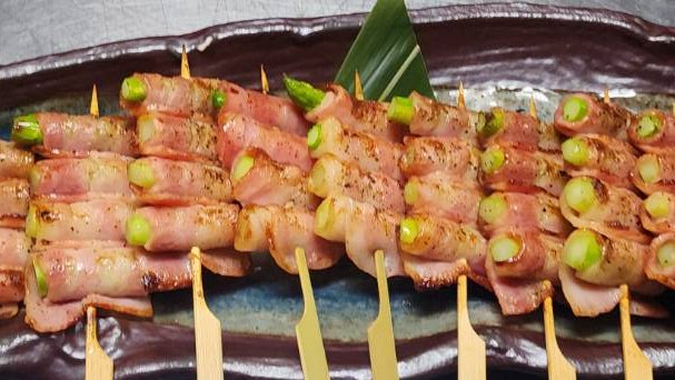 kotonoha0013's tweet photo. 大人気👍
「朝採れアスパラガス」のアスパラベーコン串焼き。

本日は残り2本です😁

 #古都の波 #グルメ #アスパラ #茨城グルメ #居酒屋 https://t.co/hNCXTTUcLb