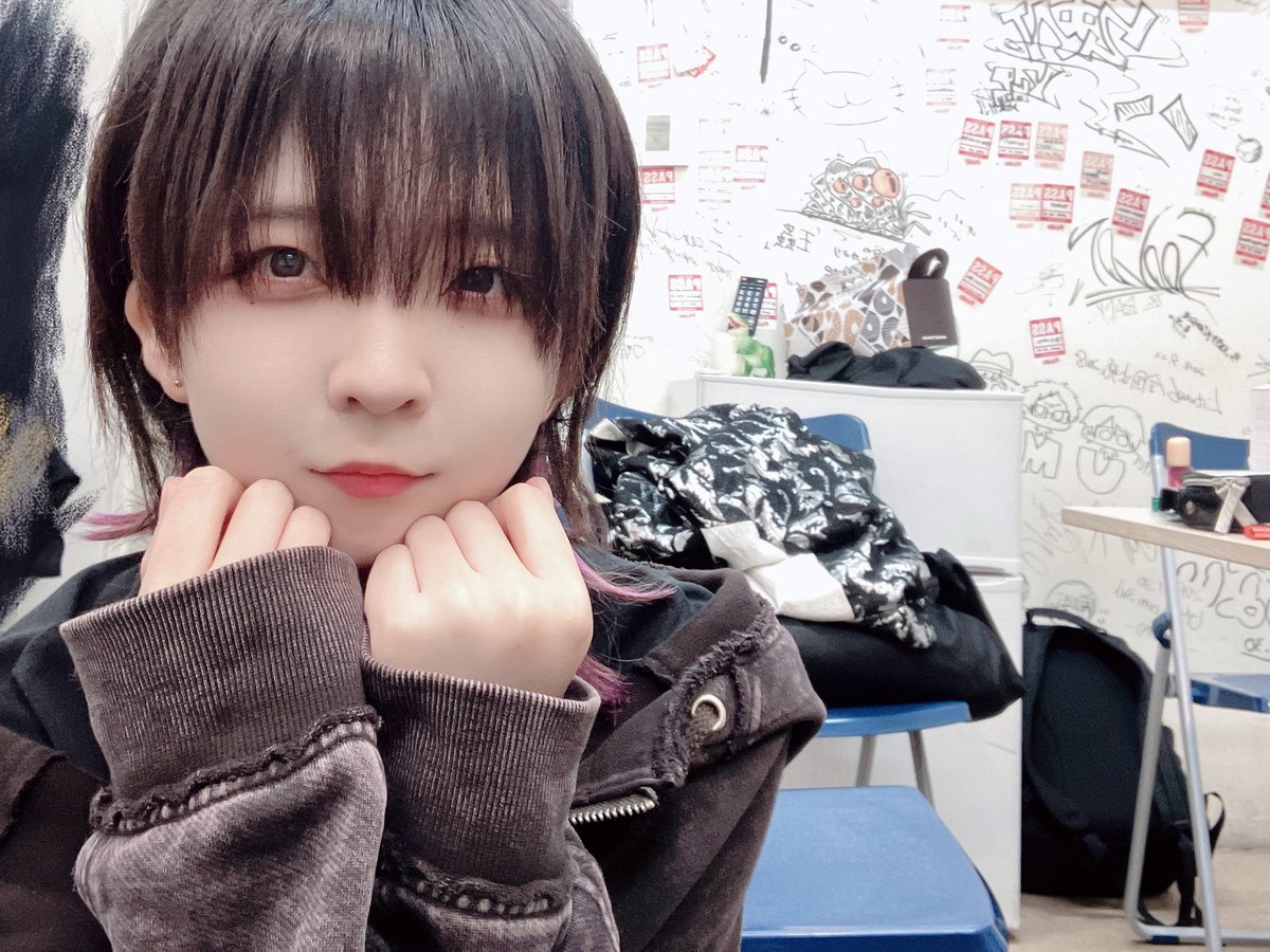 amane_LEalize's tweet photo. 今さらだけどおはよー！！
最近すみっこにいること多め♡ https://t.co/Q17QzYBgOl