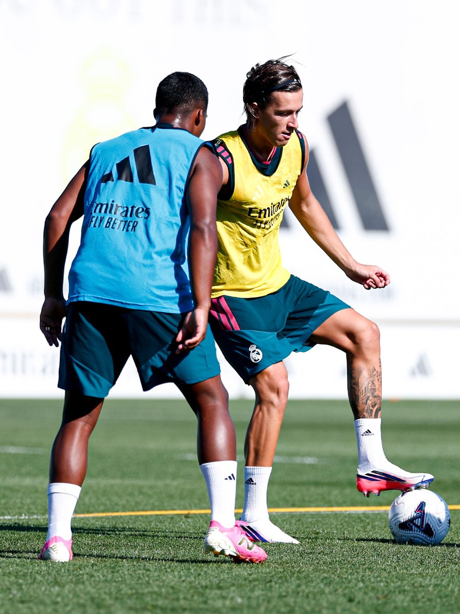realmadriden's tweet photo. 🔵✖️🟡✖️🟢✖️🟠 https://t.co/tFf9OSbYR2