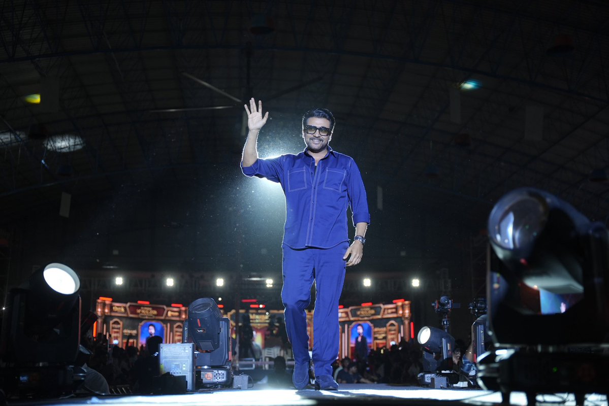 Saravanaspb's tweet photo. THE ONE evening that had it all ❤️‍🔥

From #VASAudioLaunch 📸🌟

#VishwanathAndSons 
#VASonAug14th 

@Suriya_offl #VenkyAtluri @_mamithabaiju @realradikaa @TandonRaveena @gvprakash @vamsi84 @NavinNooli @NimishRavi @Banglan16034849 #SaiSoujanya @ynakg2 @SitharaEnts @Fortune4Cinemas #SrikaraStudios @ThinkStudiosInd @adityamusic @PrimarkProd @PharsFilm @proyuvraaj